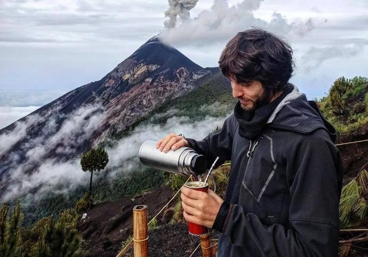 Se recorrió casi toda América, desde Ushuaia a México. En la foto, en el volcán Acatenango, en Guatemala.