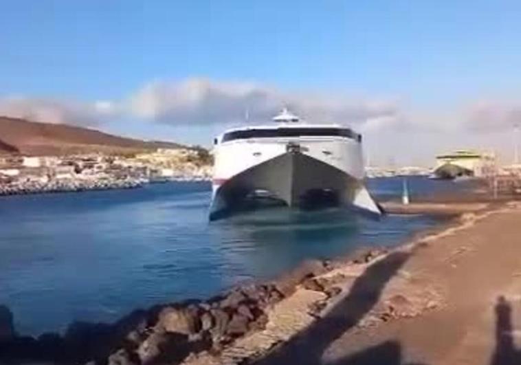 Armas cambia un fast ferry tras chocar con un espigón