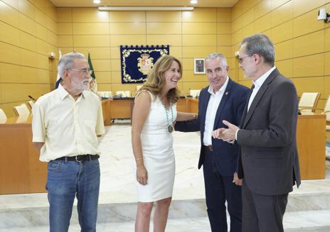 Imagen secundaria 1 - Lola García repite como presidenta majorera, pero con garantías de estabilidad