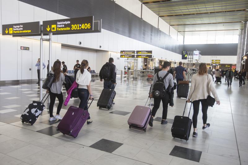 Pasajeros en el aeropuerto de Gran Canaria.