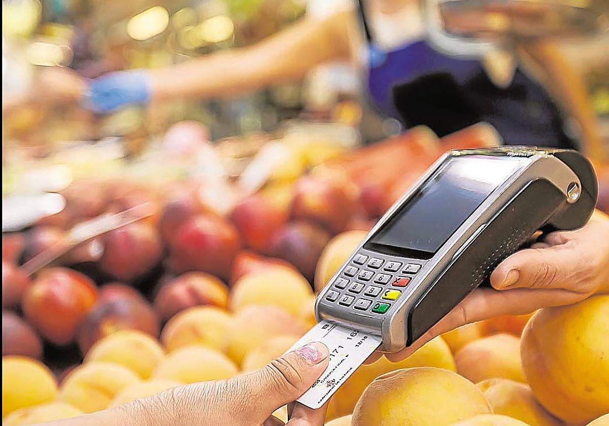 Los isleños gastaron en alimentos 1.836 euros de media.