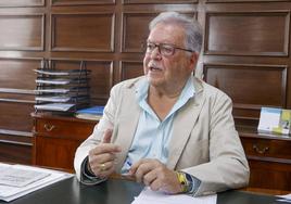 José Miguel Bravo de Laguna, en su despacho en el Ayuntamiento de Santa Brígida