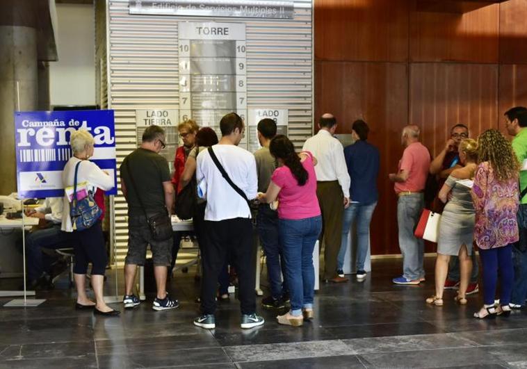 Hacienda devuelve 200 millones más de lo previsto en Canarias al cierre de la Renta