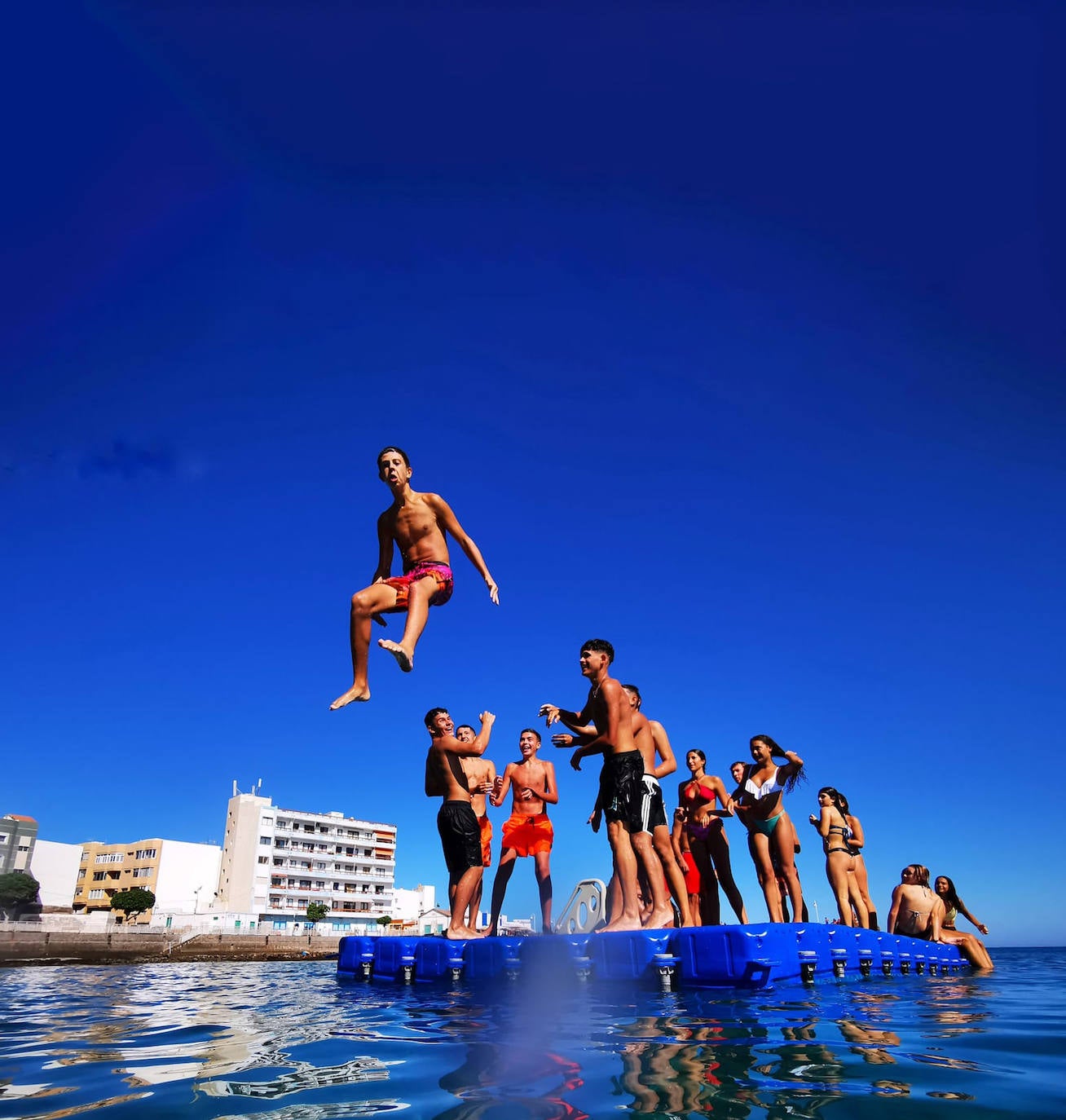 Descargue el PDF del especial 'Vacaciones en familia'