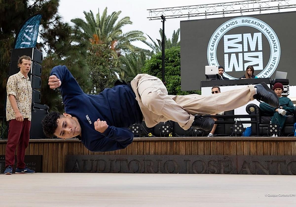 Imagen de archivo de Breaking Masdanza.