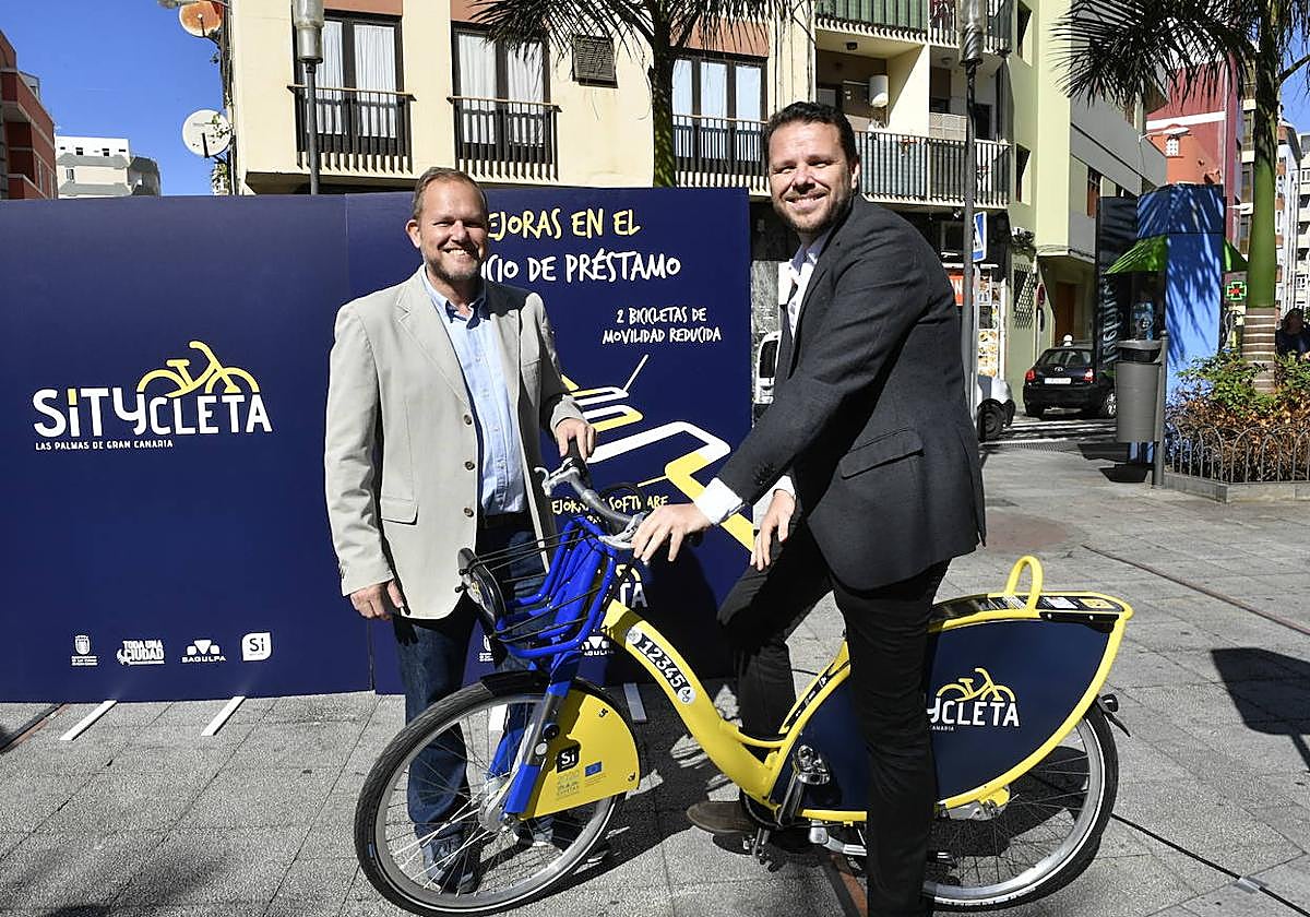 Imagen de archivo de Heriberto Dávila (d) con José Eduardo Ramírez.