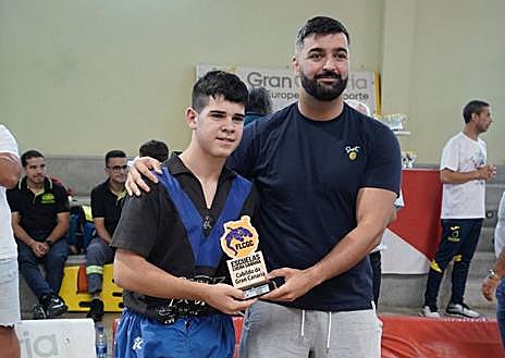 Imagen secundaria 1 - Deleite con los alevines e infantiles