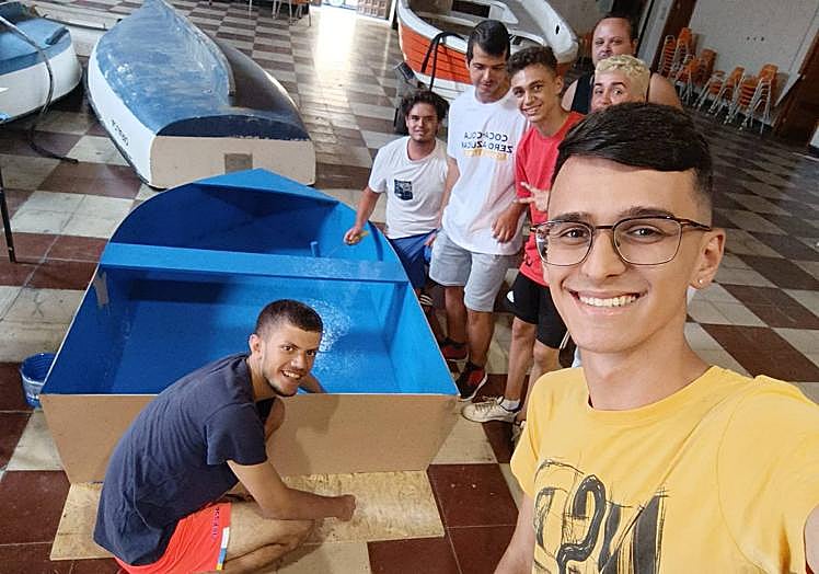 Imagen principal - Proceso de construcción de las barquillas.