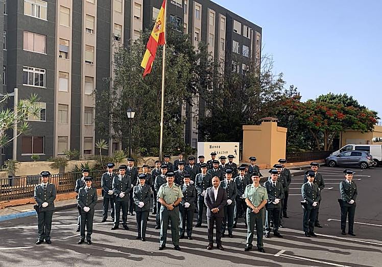 Imagen principal - Actos de presentación en Las Palmas de Gran Canaria y Santa Cruz de Tenerife.