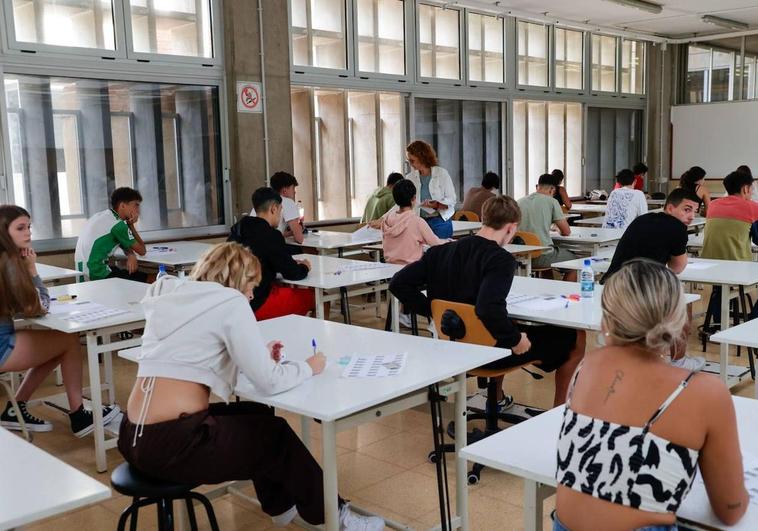 Casi la mitad de las ofertas de empleo en Canarias solicitan un título universitario
