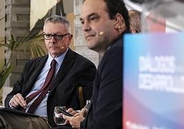 El exministro de Justicia Alberto Ruiz Gallardón (i) y el economista José Carlos Díez (d).