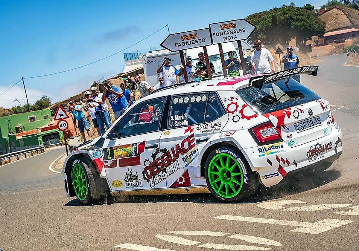 El Skoda Fabia de los ganadores de la prueba, en acción.