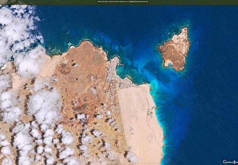 Las dunas de Corralejo hacen parpadear desde el satélite