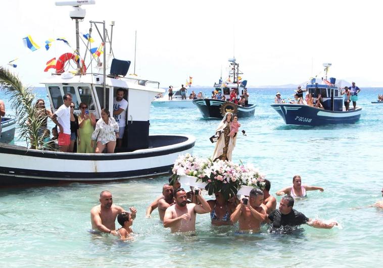 Medio centenar de barcos participará en la función del Carmen en Playa Blanca