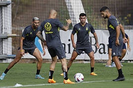 Los jugadores de la UD Las Palmas arrancaron la temporada este lunes, en Barranco Seco.