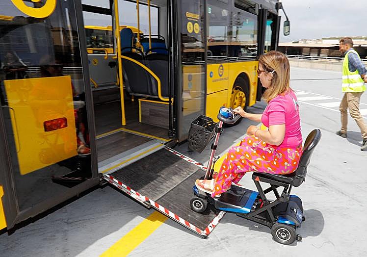 Imagen principal - Distintos momentos de la demostración de este martes.