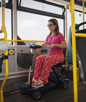 Imagen secundaria 2 - Distintos momentos de la demostración de este martes.