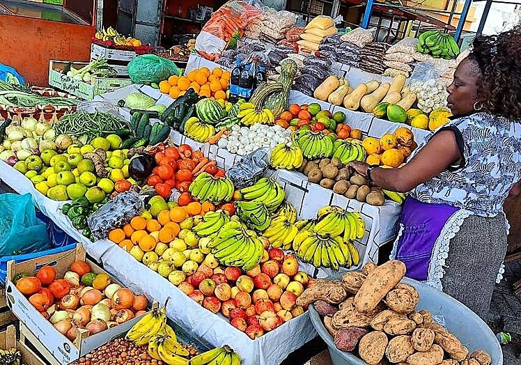 Imagen principal - Frutas, pescados y salinas en Isla de Sal, Cabo Verde