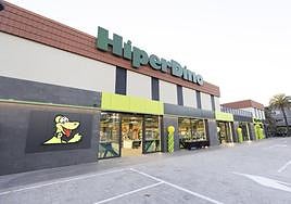 Fachada de la tienda HiperDino Santa Brígida, en Gran Canaria.