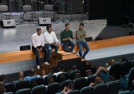 Un momento de la reunión en el teatro Juan Ramón Jiménez.