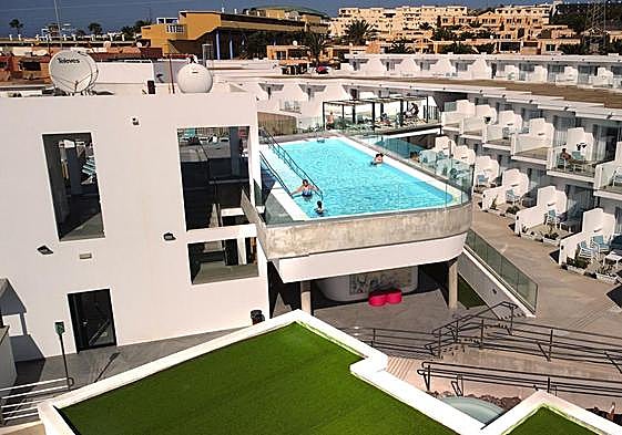 Piscina adaptada del hotel Taimar, en Costa Calma, en el municipio de Pájara.