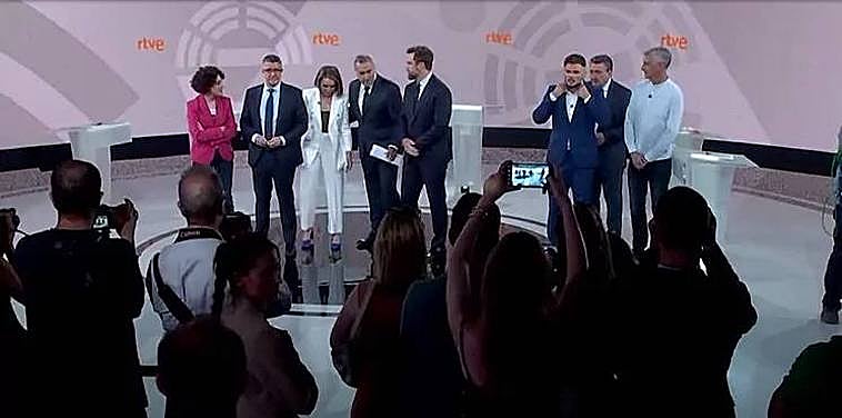 Los portavoces de los diferentes partidos, en los momentos previos.