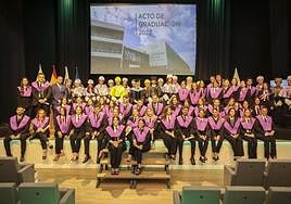 Foto de familia de los graduados.