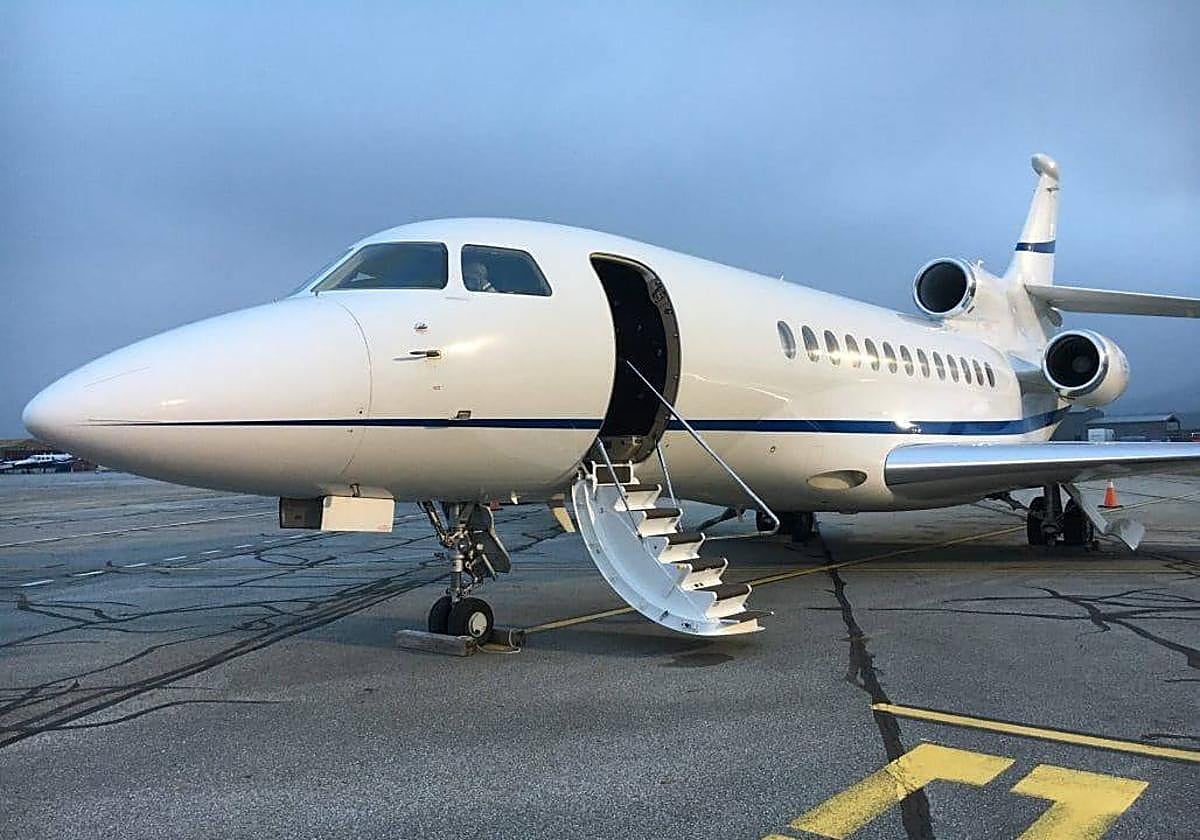 Ella, semidiosa que solo hace pipí en el avión privado