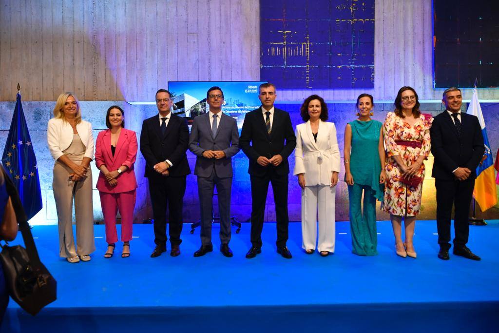 La toma de posesión del Gobieno de Canarias, en imágenes