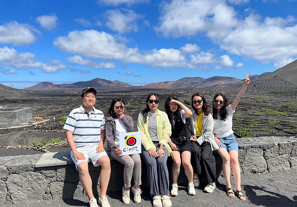 Los agentes de viajes de Corea del Sur, en La Geria.