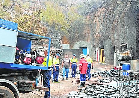 Imagen secundaria 1 - Lo ocurrido el fin de semana incrementa el impacto emocional en una isla que tiene viva la herida del volcán.