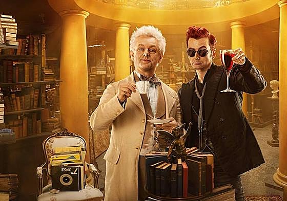 Michael Sheen (i) y David Tennant son los protagonistas de Good Omens.
