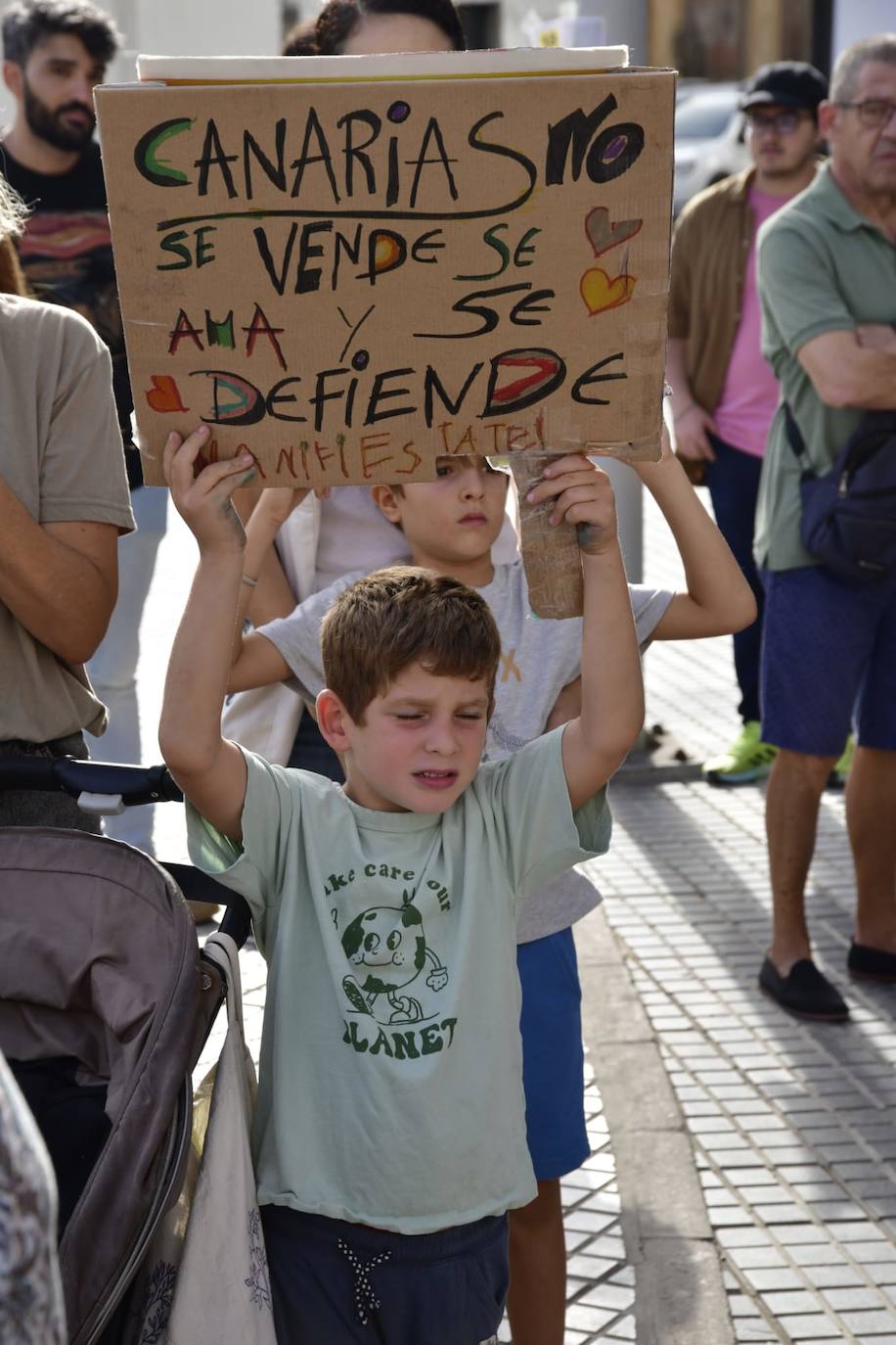 Pancartas, altavoces y mucho ruido en la manifestación de apoyo a Guanarteme