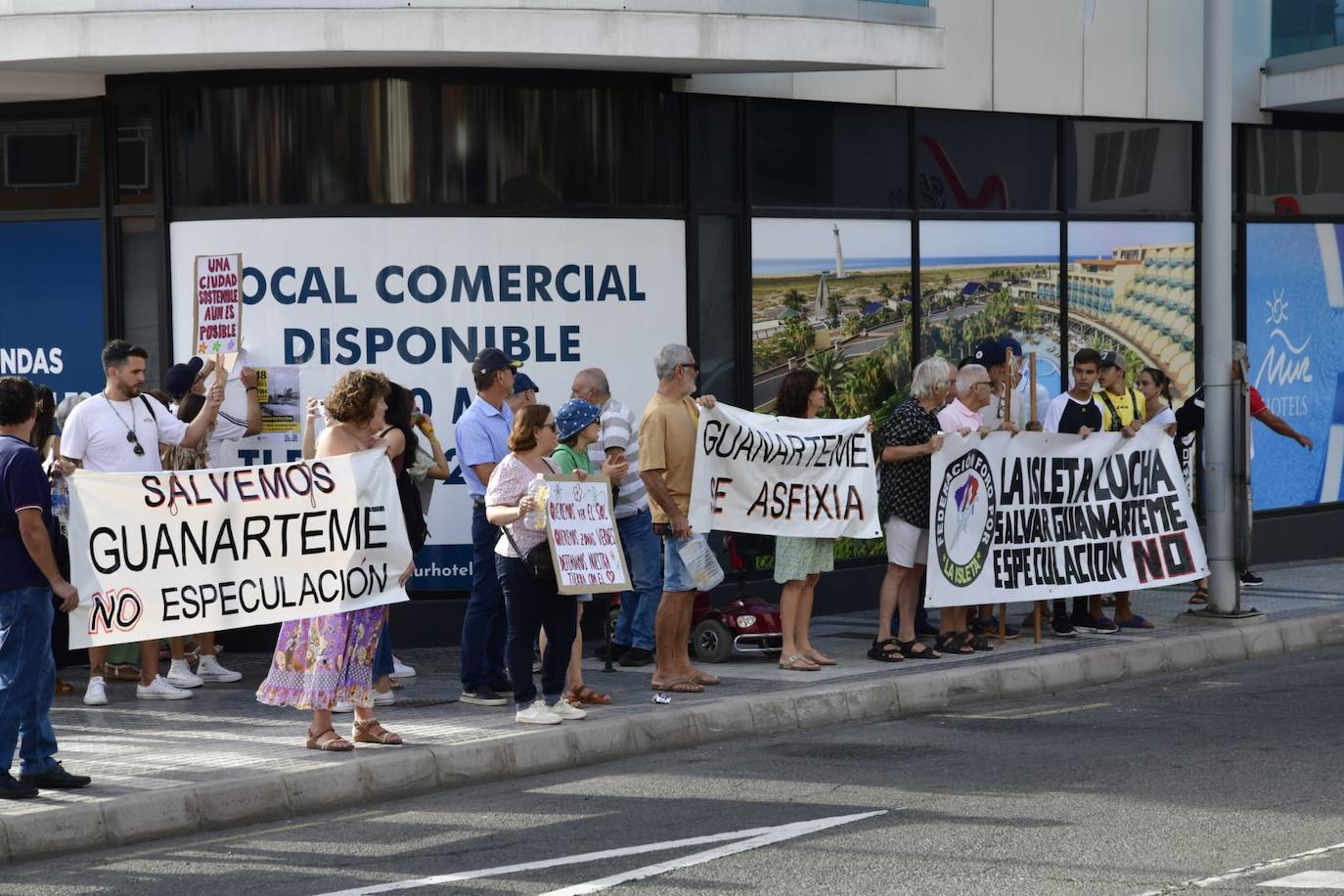 Pancartas, altavoces y mucho ruido en la manifestación de apoyo a Guanarteme