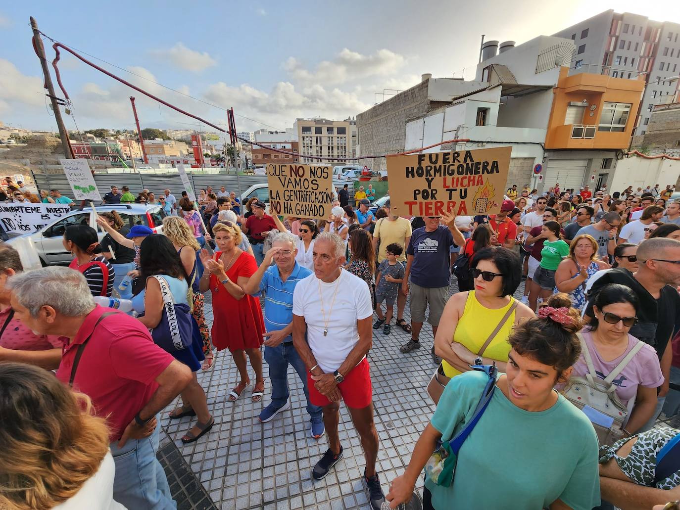 Pancartas, altavoces y mucho ruido en la manifestación de apoyo a Guanarteme