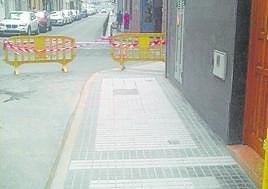 Mejora de un tramo de acera en la calle Almansa.