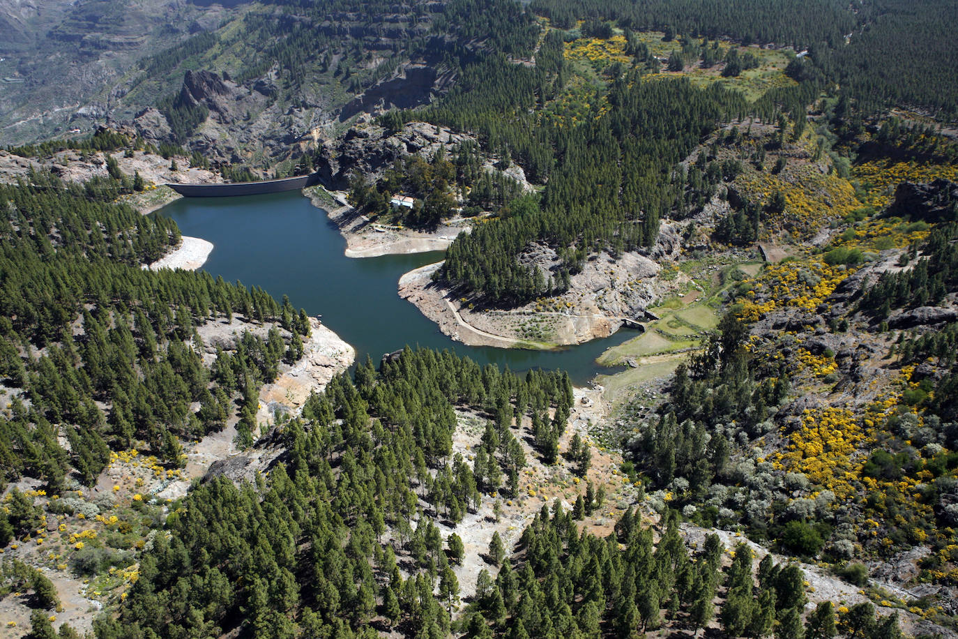 Vista de la presa de La Cumbre o de Los Hornos, en Tejeda