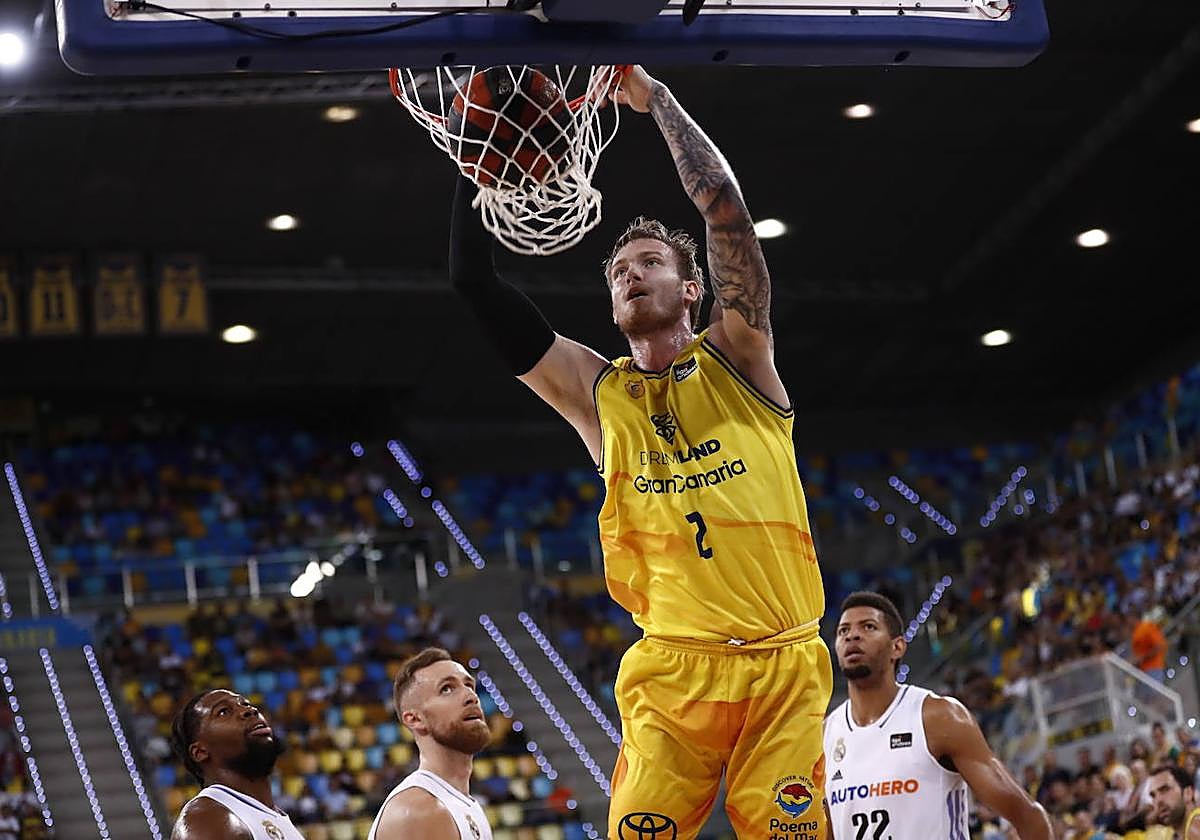 Balcerowski machaca frente al Real Madrid.