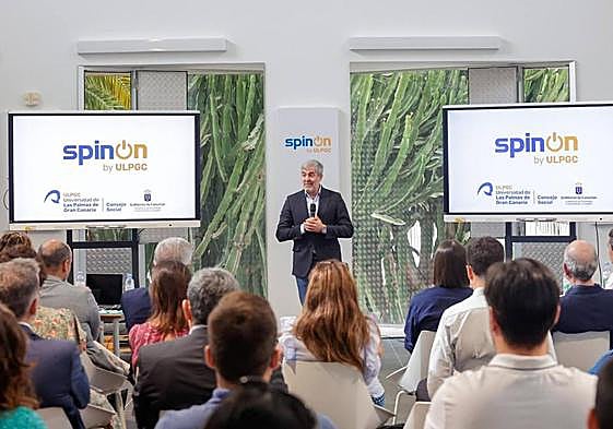 El presidente canario, Fernando Clavijo, este viernes en la ULPGC.