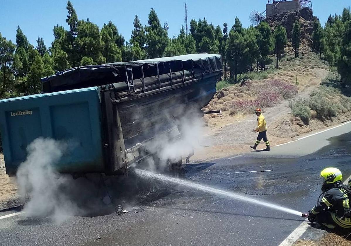Los bomberos evitaron un peor desenlace en San Mateo.