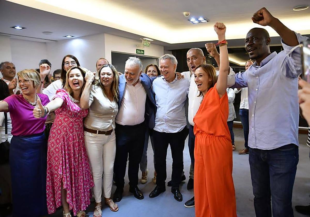Los socialistas canarios, celebrando los buenos resultados del 23J.