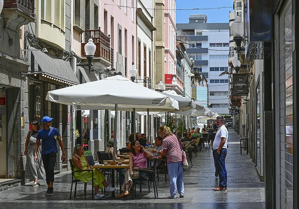 El Ayuntamiento capitalino sanciona a las terrazas de Cano por sobreaforo