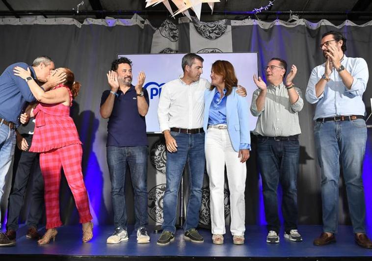 El PP celebra sus resultados y afirma que «no defraudará» a los canarios