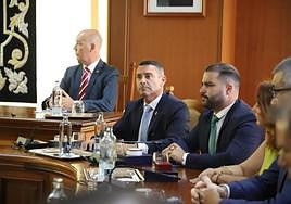 El presidente Oswaldo Betancort y el consejero de Ordenación del Territorio, Jesús Machín.