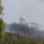 Desalojan Cuevas Blancas por el avance del incendio de Tejeda
