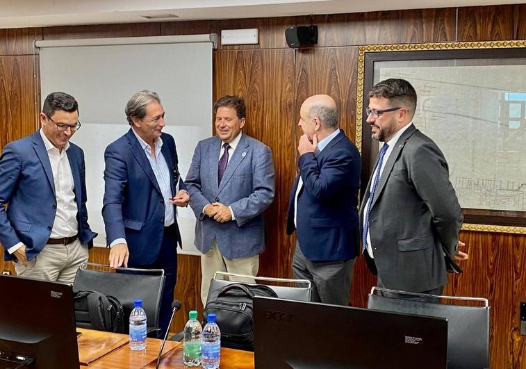 Varios consejeros del Puerto plantean la incompatibilidad de Díaz como vocal