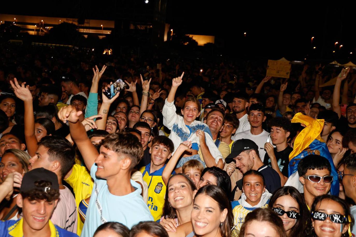 Quevedo pone la música y el público, la pasión