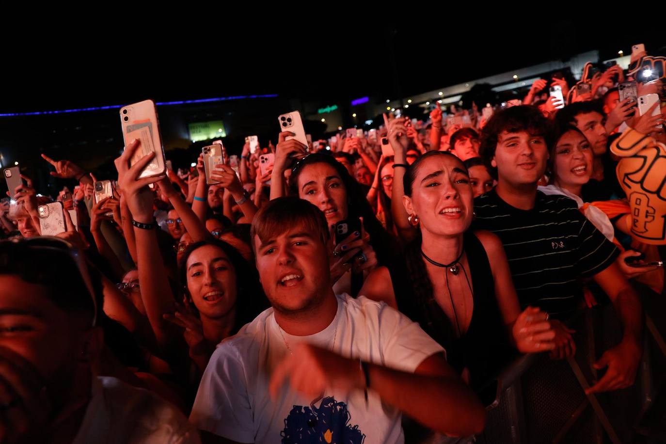 Quevedo pone la música y el público, la pasión