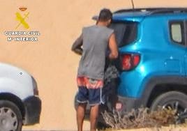 Detenido tras robar en los coches de turistas en las Dunas de Corralejo