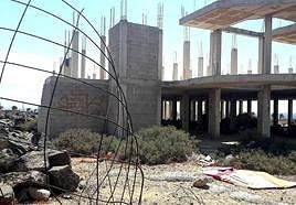 Complejo a media construcción abandonado en Costa Teguise.